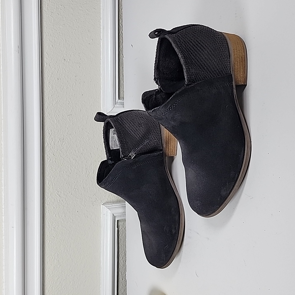 Toms Deia Women Gray Suede Ankle Bootie With Side Zipper Size 7.5W